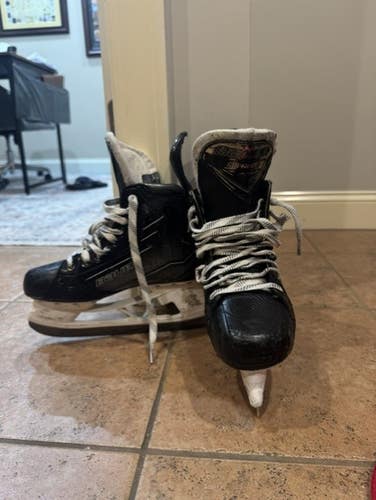 Black 2024 Bauer Supreme M50 Pro Hockey Skates Regular Width 6.5 (Used)
