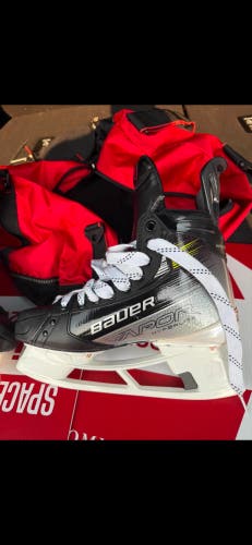 2023 Bauer Vapor Hyperlite 2 Hockey Skates Regular Width Pro Stock 8 (Used)