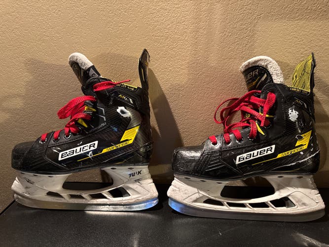 Used Junior Bauer Supreme M4 Hockey Skates Regular Width Size 3
