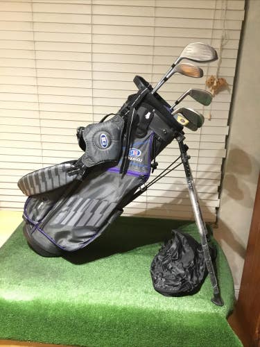 USKG Juniors WT-15s DV3 Set D, HY, 7i, PW, Putter UL54 Graphite & Stand Bag Read