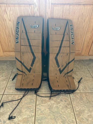 26" Vaughn VX1 Goalie Leg Pads (Used)