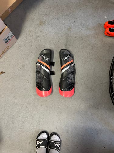 Shred Carbon Shin Guards - Large (42 cm/16.5 in)