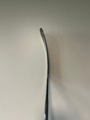 Senior Warrior Alpha LX2 Pro Right Handed Hockey Stick Toe Pattern 70 Flex Pro Stock (New)
