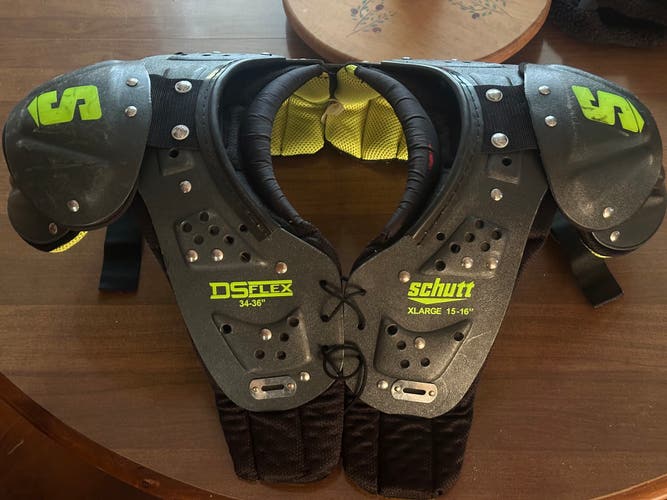 Extra Large Youth Schutt DS Flex Shoulder Pads (Used)