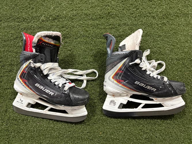 2025 Bauer Vapor Flypro Hockey Skates Regular Width Size 5.5 (Used)