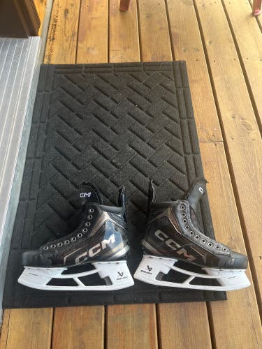 2024 ccm tacks xf pro skates with Bauer fly-ti blades