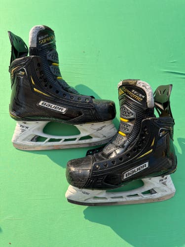 Junior Bauer Supreme 2S Pro Hockey Skates Regular Width Size 3 (Used)