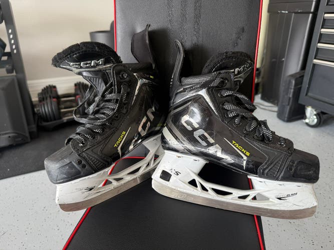 2024 CCM Tacks XF 90 Hockey Skates Size 4 (Used)
