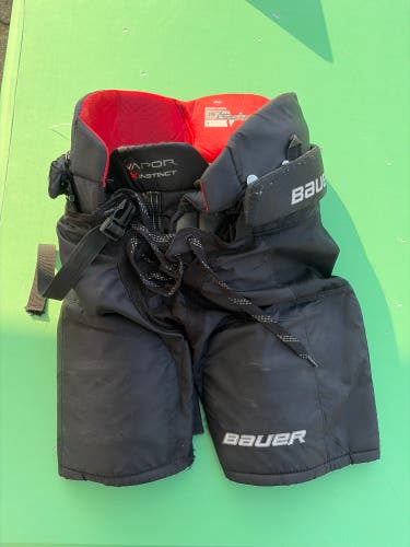 Black Junior Medium Bauer Vapor Instinct Hockey Pants (Used)