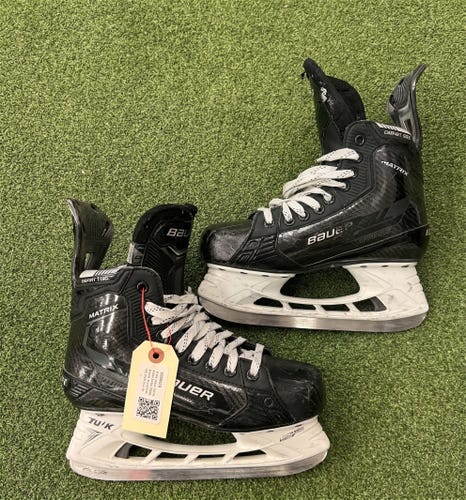 Intermediate Bauer S22 Supreme Matrix (SMU) Hockey Skates 6 (Used)