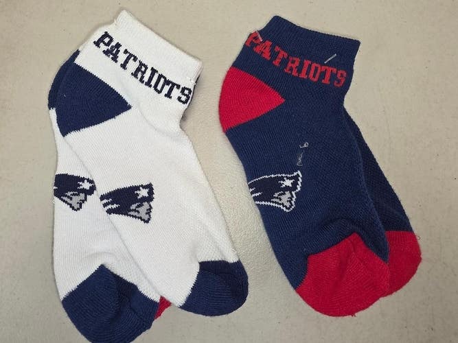 ST109 Youth NFL NEW ENGLAND PATRIOTS LOT of 2 Pair Socks NEW