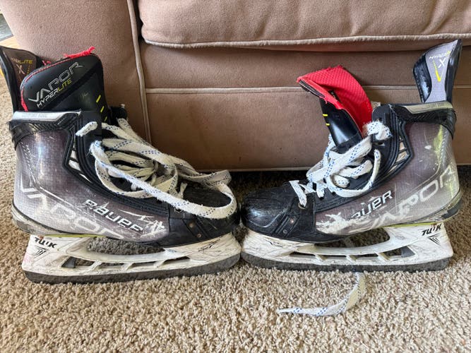 2021 Bauer Vapor Hyperlite Hockey Skates 9 (Used)