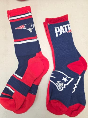 ST101 Mens NFL NEW ENGLAND PATRIOTS LOT of 2 Pair Socks Medium 5-10 NEW