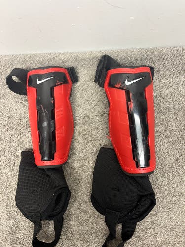 Nike Youth Small Soccer Shin Guards Red/Black Adjustable 4-6 Years Futbol Sports