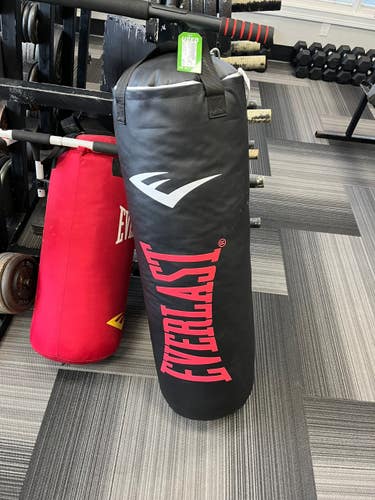 Used Everlast 70LB BAG Boxing Heavy Bag Black And Red 70 lb 11692-S000156099
