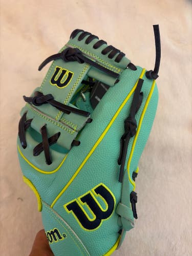 Wilson A2000 RH Baseball Glove 11.5" (New)