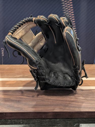 RH Wilson A2000 Baseball Glove 11.5" (Used)