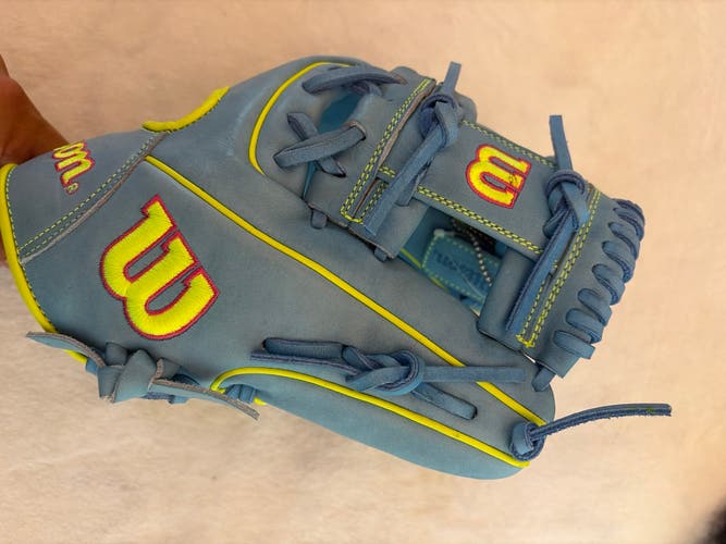Wilson A2000 RH Baseball Glove 11.5" (New)