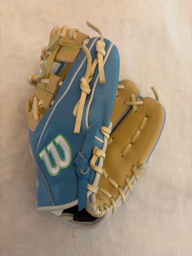 Wilson A2000 RH Baseball Glove 11" (New)