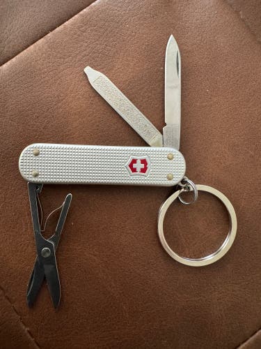 Victorinox Classic SD/Alox Keychain Knife (New)