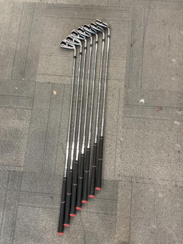 Used Taylormade M6 IRONS 4-PW Mens Iron Set RH 4I-PW 11614-S000242900