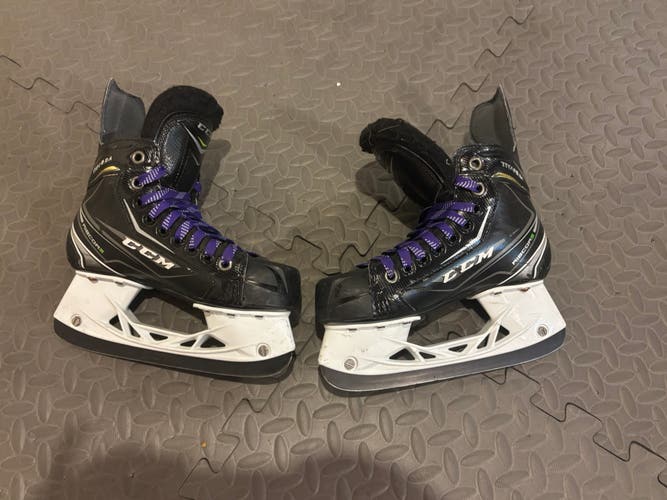 CCM Ribcor Hockey Skates Regular Width Size 1.5 (Used)