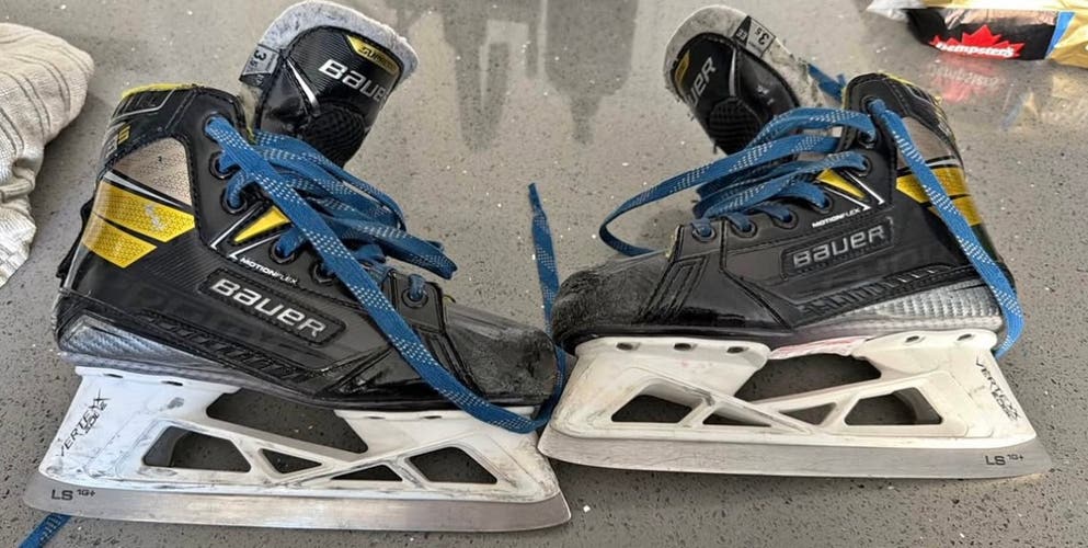 Bauer Supreme 3S Goalie Junior Size 3.5 (D)