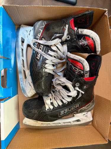 2021 Bauer Vapor 3X Hockey Skates Regular Width 6.5 (Used)