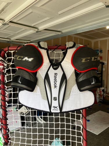Extra Large Senior Reebok 9K Pro Shoulder Pads Pro Stock (Used)