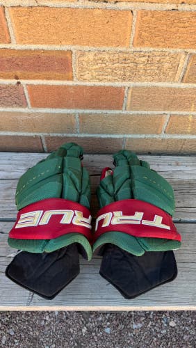 True Catalyst Gloves 13" (Used)
