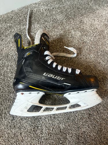Black/Yellow 2022 Bauer Supreme M4 Hockey Skates Regular Width 7 (Used)( no blades )