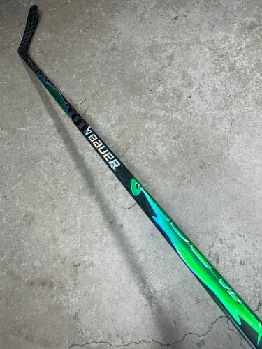 77 Flex P92 Senior Bauer Flylite Right Hand Hockey Stick Pro Stock (New)
