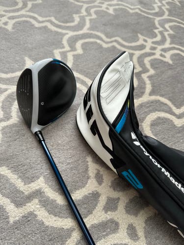 Men's TaylorMade SIM2 Max Right Handed Driver Stiff Flex 10.5 Loft Graphite Shaft 44.75" (Used)