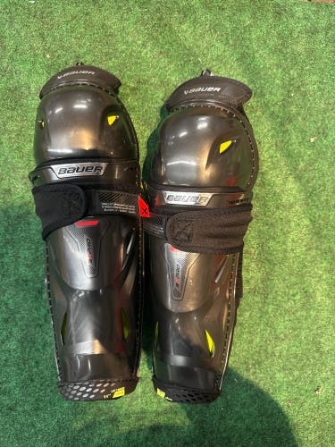 Junior Bauer Vapor 3X Pro Shin Pads 11" (Used)
