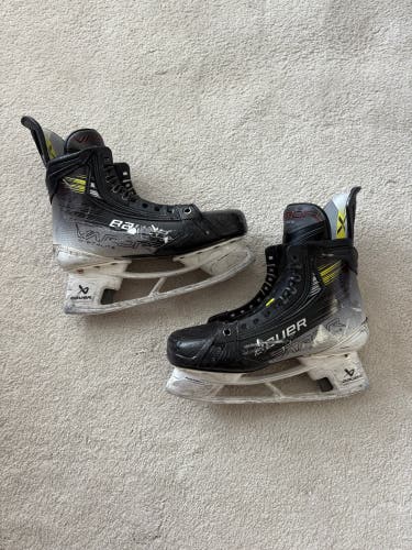 2023 Bauer Vapor Hyperlite 2 Hockey Skates 8 (Used)