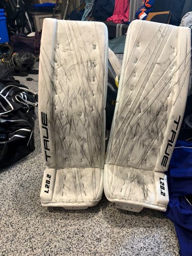 34" True L20.2 Goalie Leg Pads (Used)