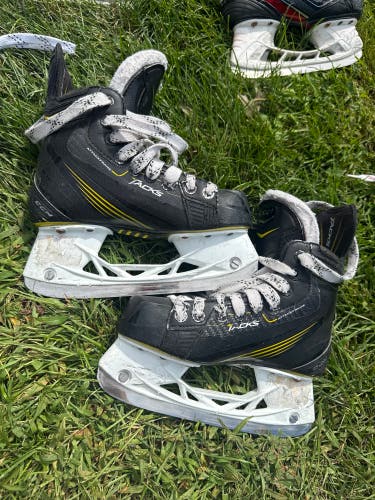 2003 CCM Tacks Hockey Skates Size 1 (Used)