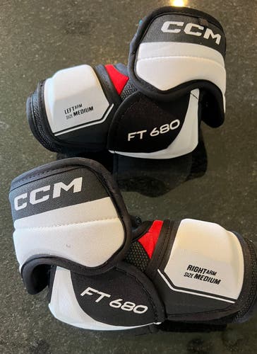 Senior Medium CCM JetSpeed FT680 Elbow Pads (Used)