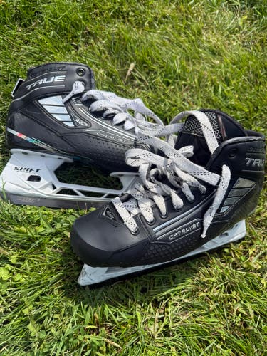 2024 True Catalyst 9x4 Hockey Goalie Skates Regular Width 9.5 (Used)