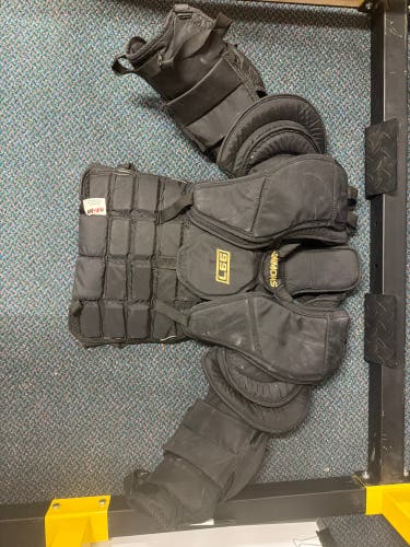XS Simmons 997 Goalie Chest Protector (Used)