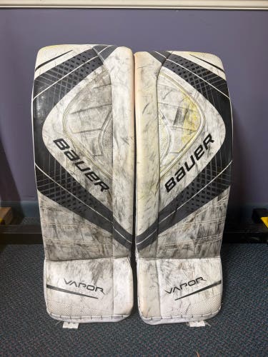 Medium Bauer Vapor X900 Goalie Leg Pads (Used)