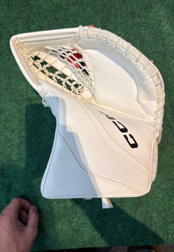 White Junior CCM EFlex 6.5 Goalie Glove Regular (New)