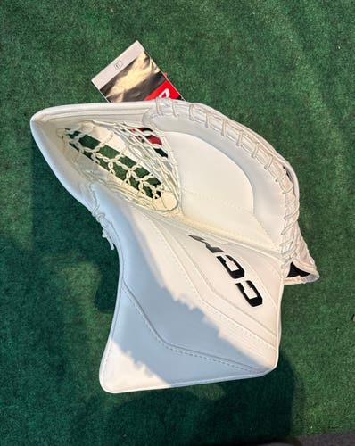 White Intermediate CCM EFlex 6.9 Goalie Glove Regular (New)