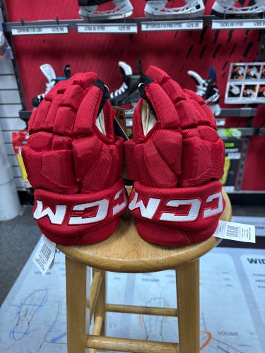 CCM HG95T Gloves 11" (New)