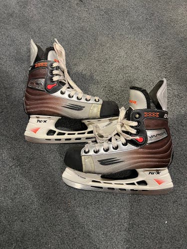 Black/Gray  Bauer Vapor XXX Hockey Skates Regular Width Size 3.5 (Used)