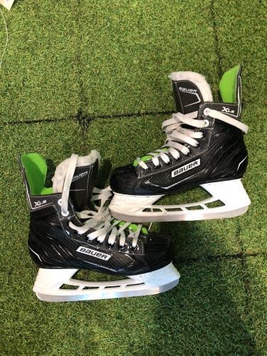 Intermediate Bauer XLS Hockey Skates Regular Width Size 5 (Used)