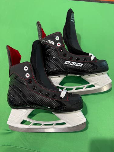 Junior Bauer NS Hockey Skates Regular Width Size 2 (Used)