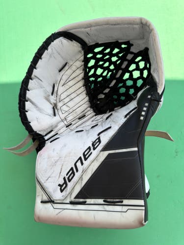 Senior Bauer Mach Goalie Glove | Full Right