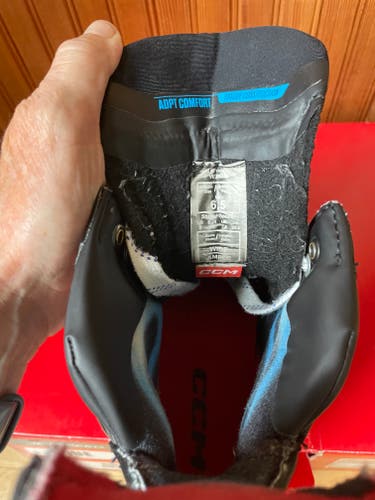 Black 2025 Hockey Skates Wide Width (Used)