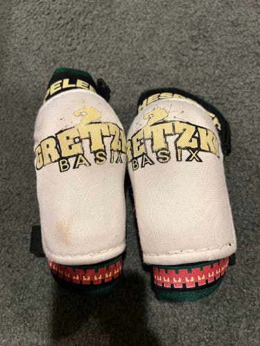 Junior Medium Hespeler Elbow Pads (Used)